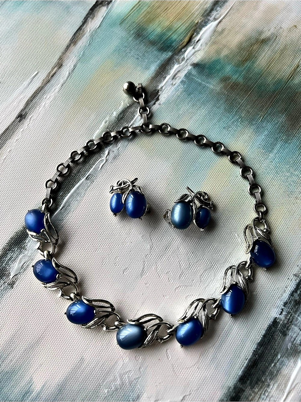 Vintage 1950s- 1960s LISNER Blue Moonglow Lucite Necklace & Clip-On Earrings Set
